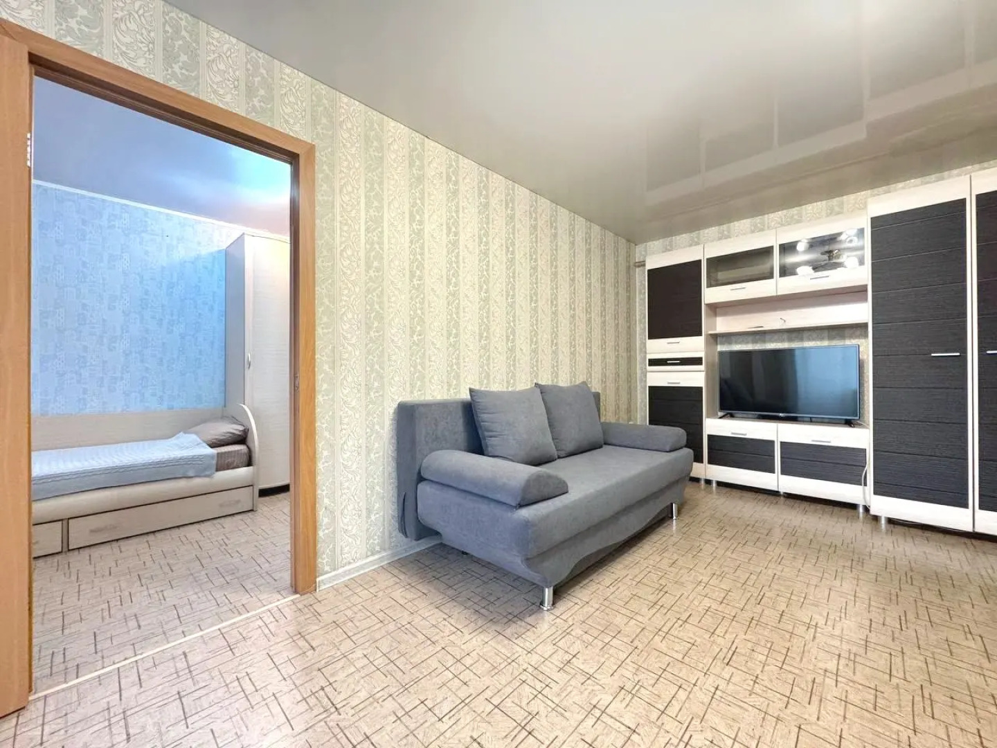 Квартира двухкомнатная в центре на Дзержинского рядом с РИАцентром