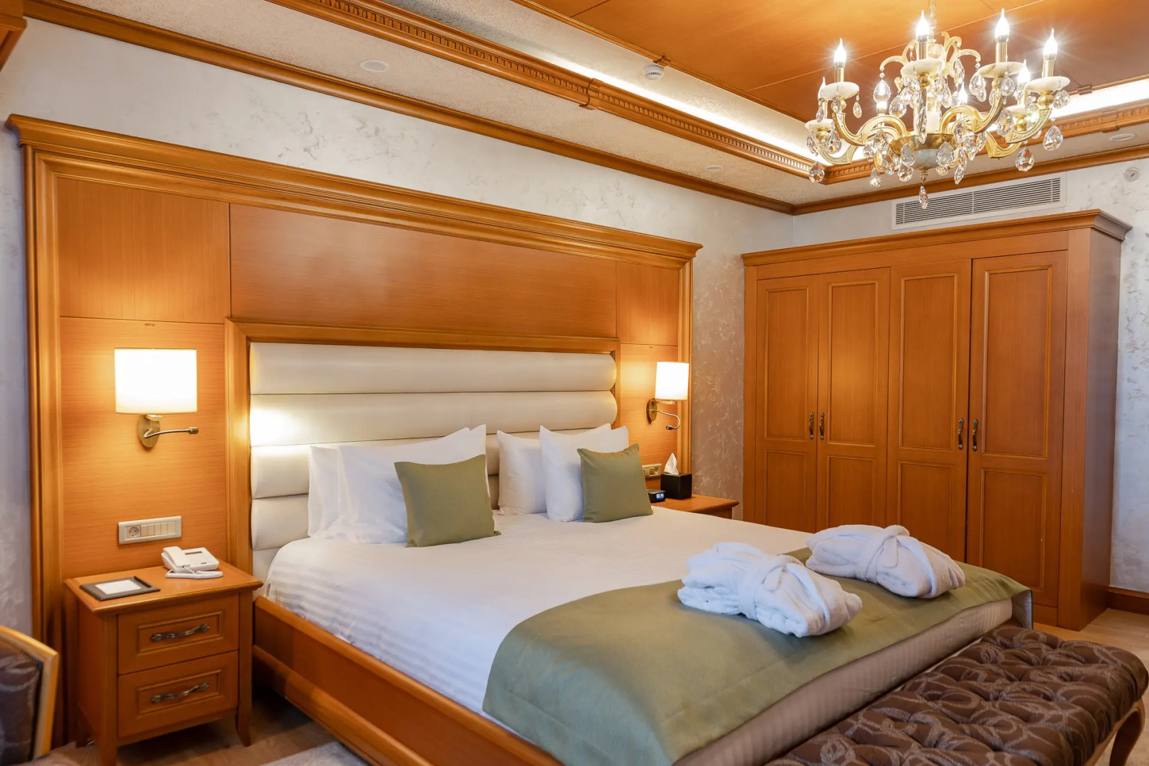 Отель London 1889 & Casino