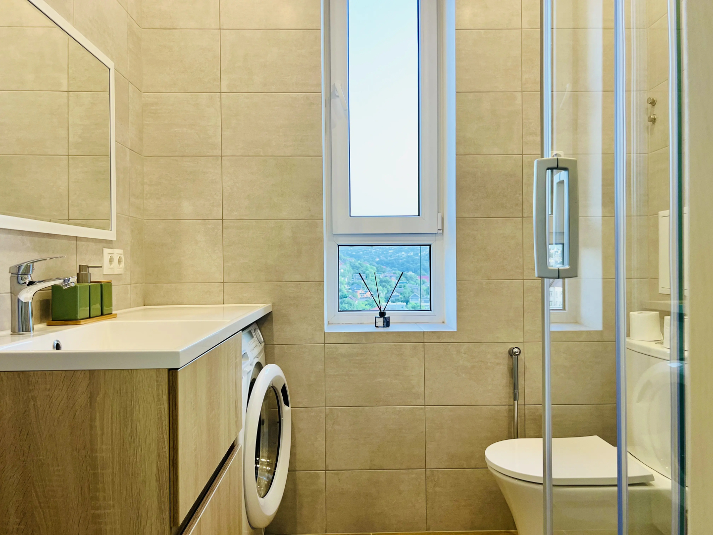 Апартаменты UzorApart Очаровательная студия в центре с потрясающим видом на закат