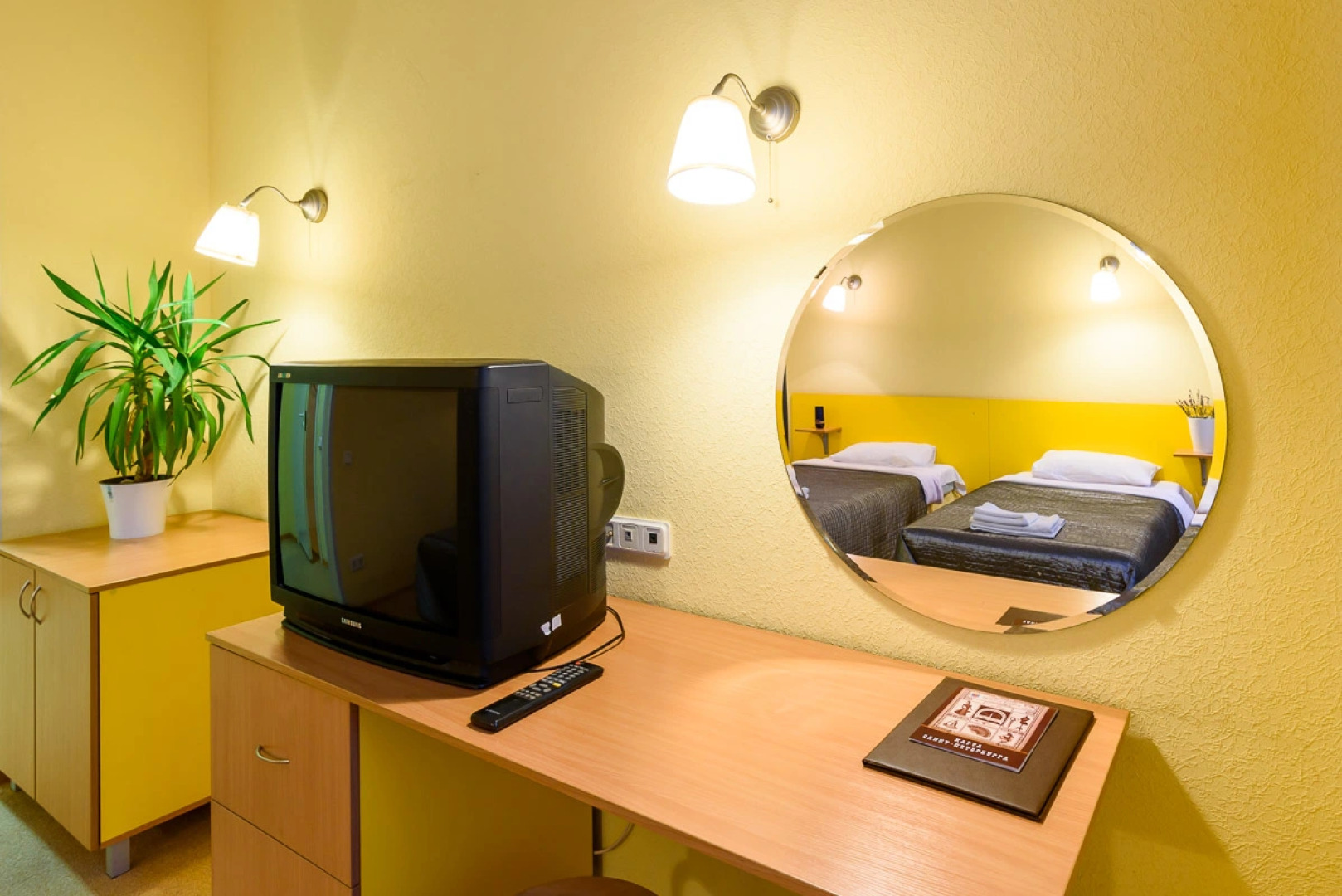 Отель Red Apple