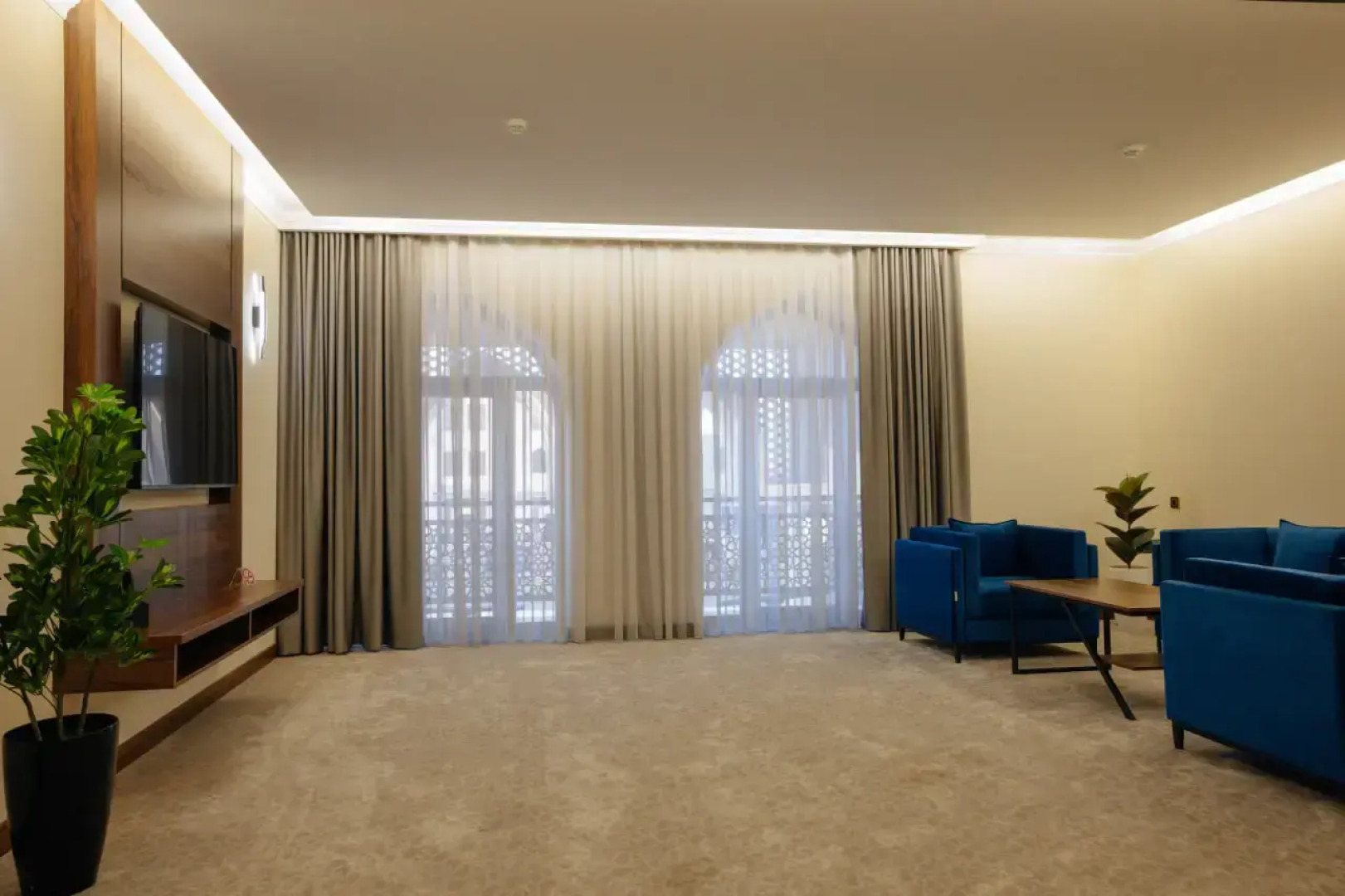 Отель Kohinur Plaza