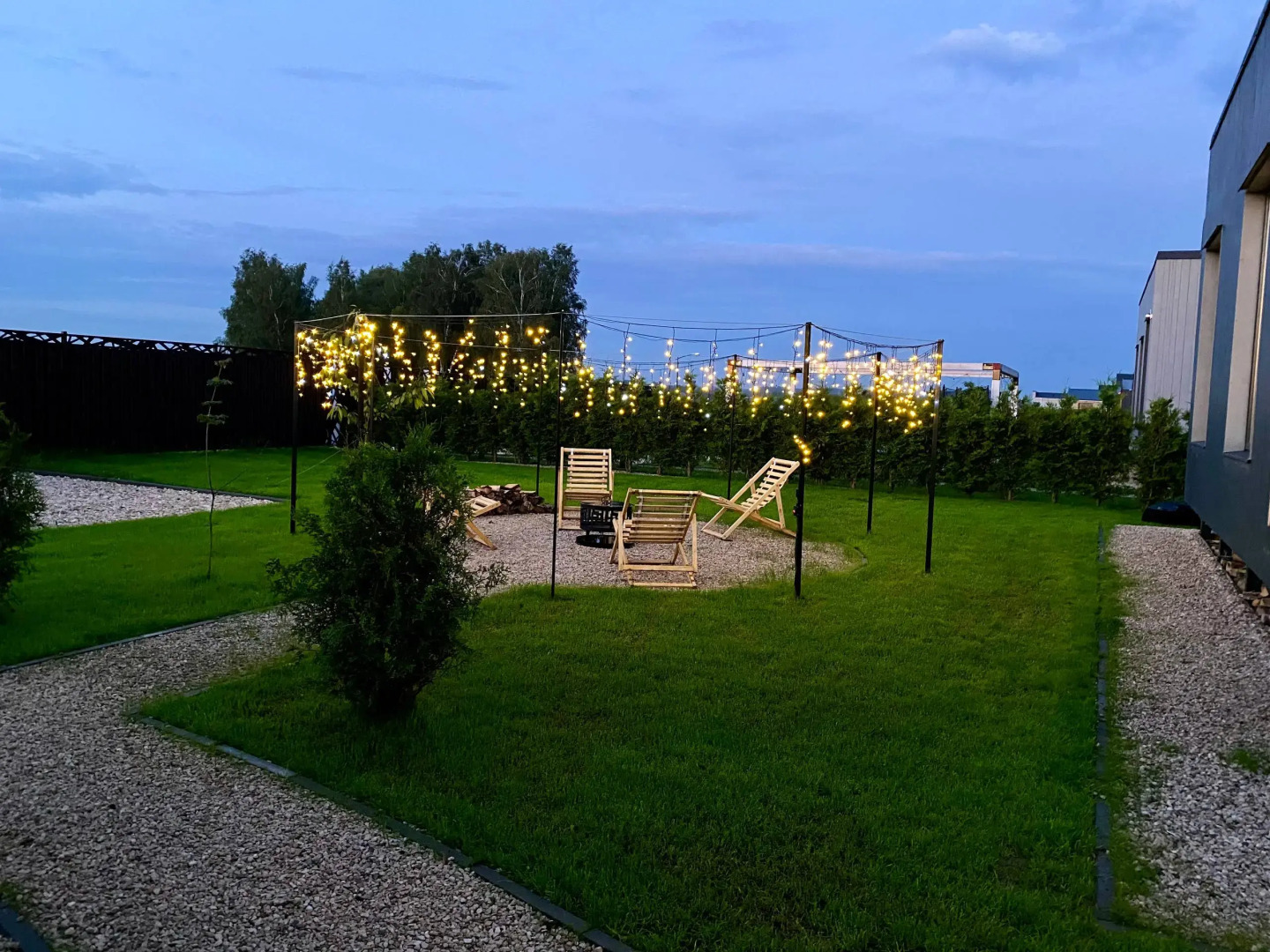 Частный дом дизайнерский великолепной уличной территорией