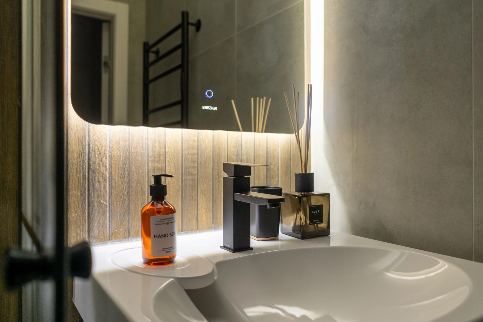 Апартаменты ДВА ГОРОДА - Салют