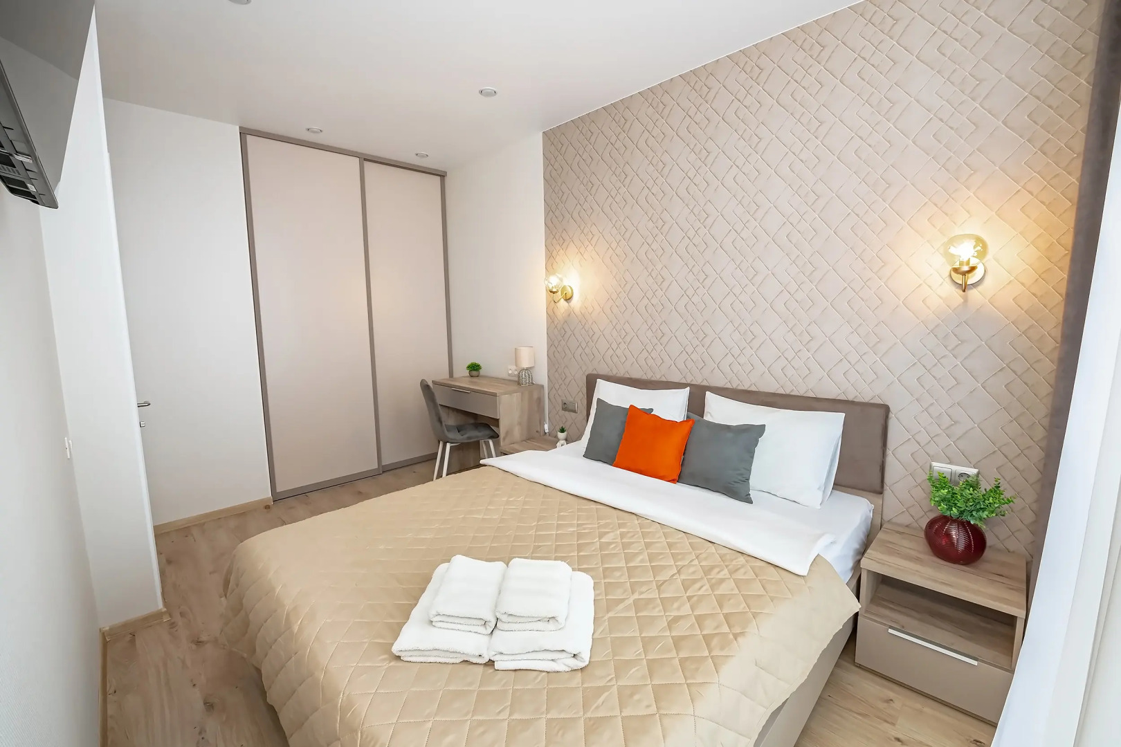 Апартаменты TopHouse на Брянской 18 однокомнатные