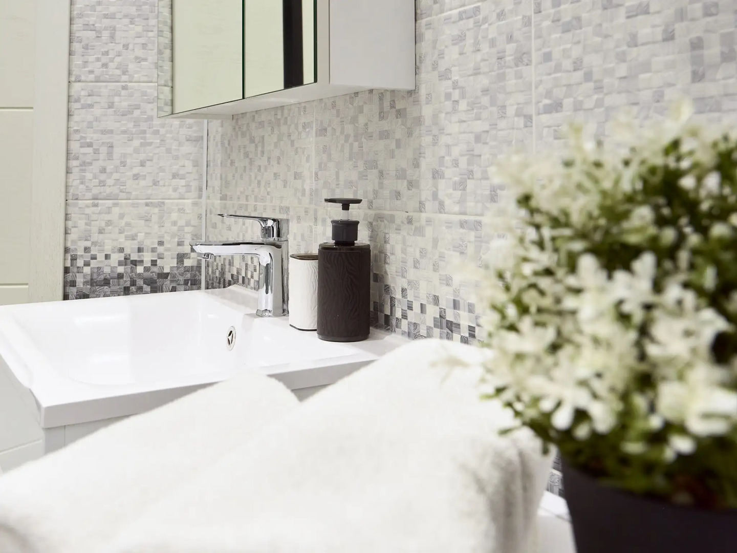 Апартаменты Орхидея от Ирины Савельевой + В самом центре города сразу у Курортного бульвара + С видом на горы + Весь город у ваших ног!