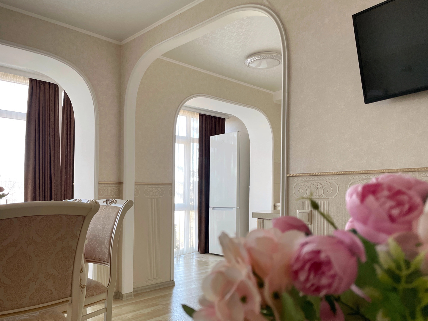 Квартира Шикарная в Центре Города с Двумя Спальнями