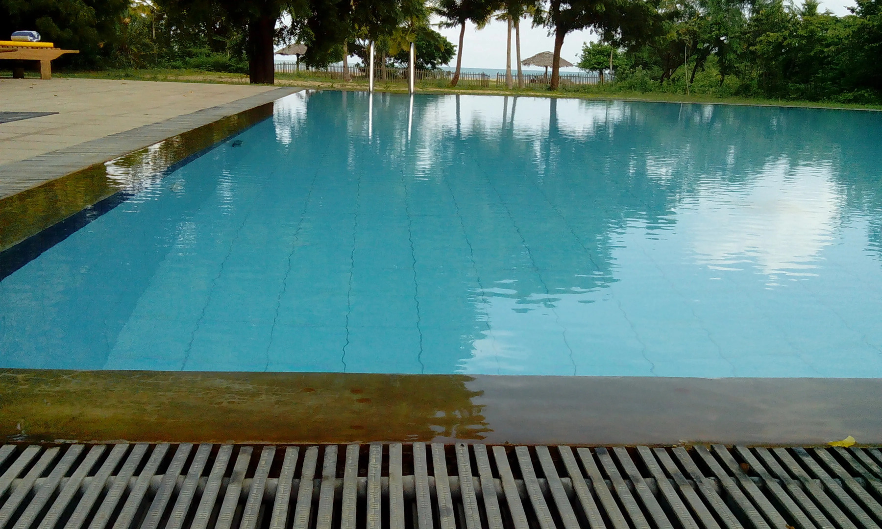 Отель Giman Free Beach Resort