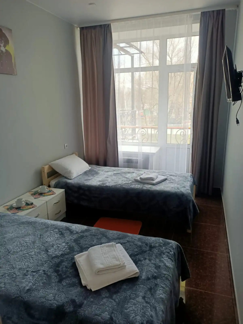 Отель на радужной