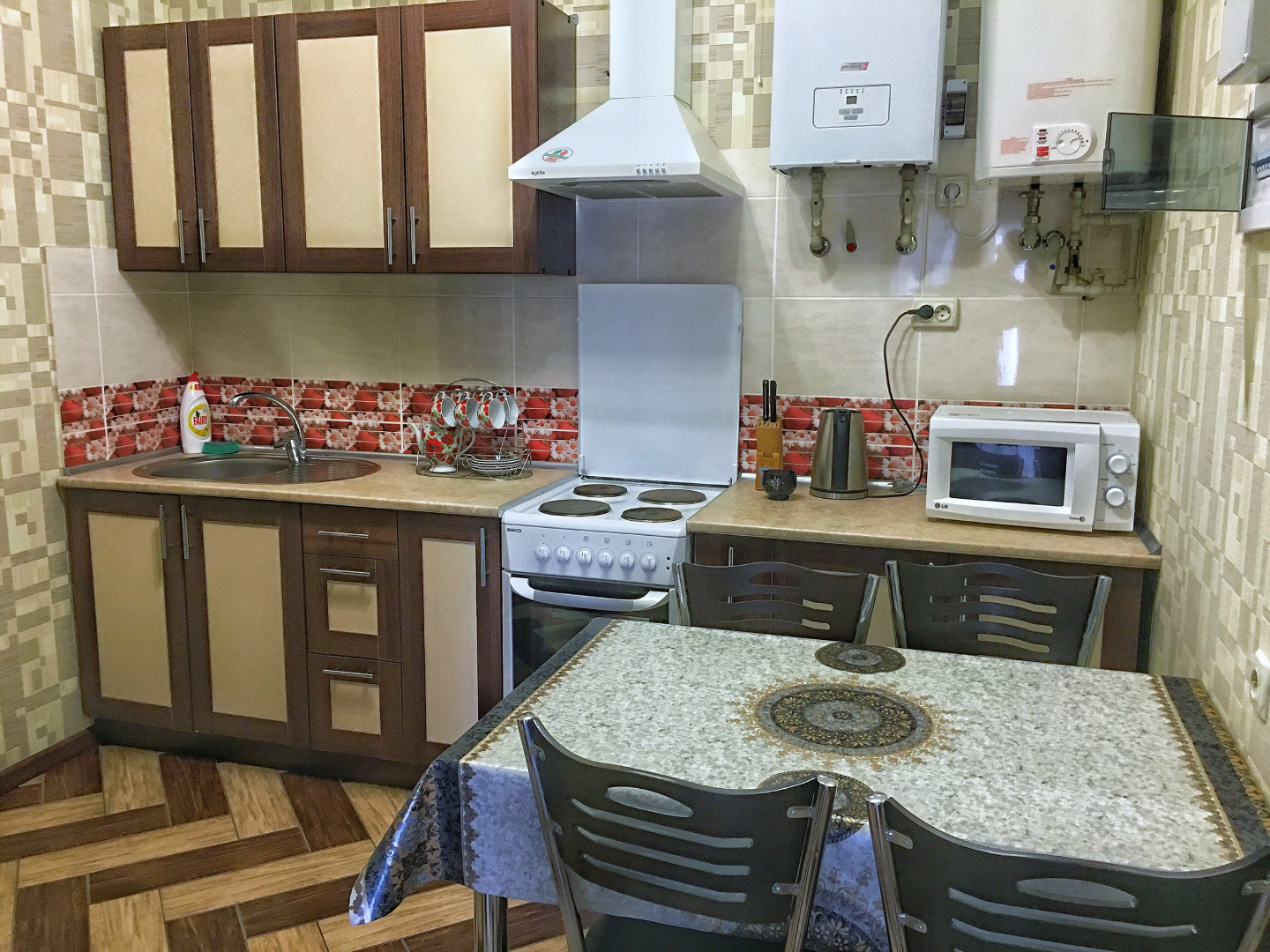 Двухкомнатная квартира с балконами на Набережной Ялты