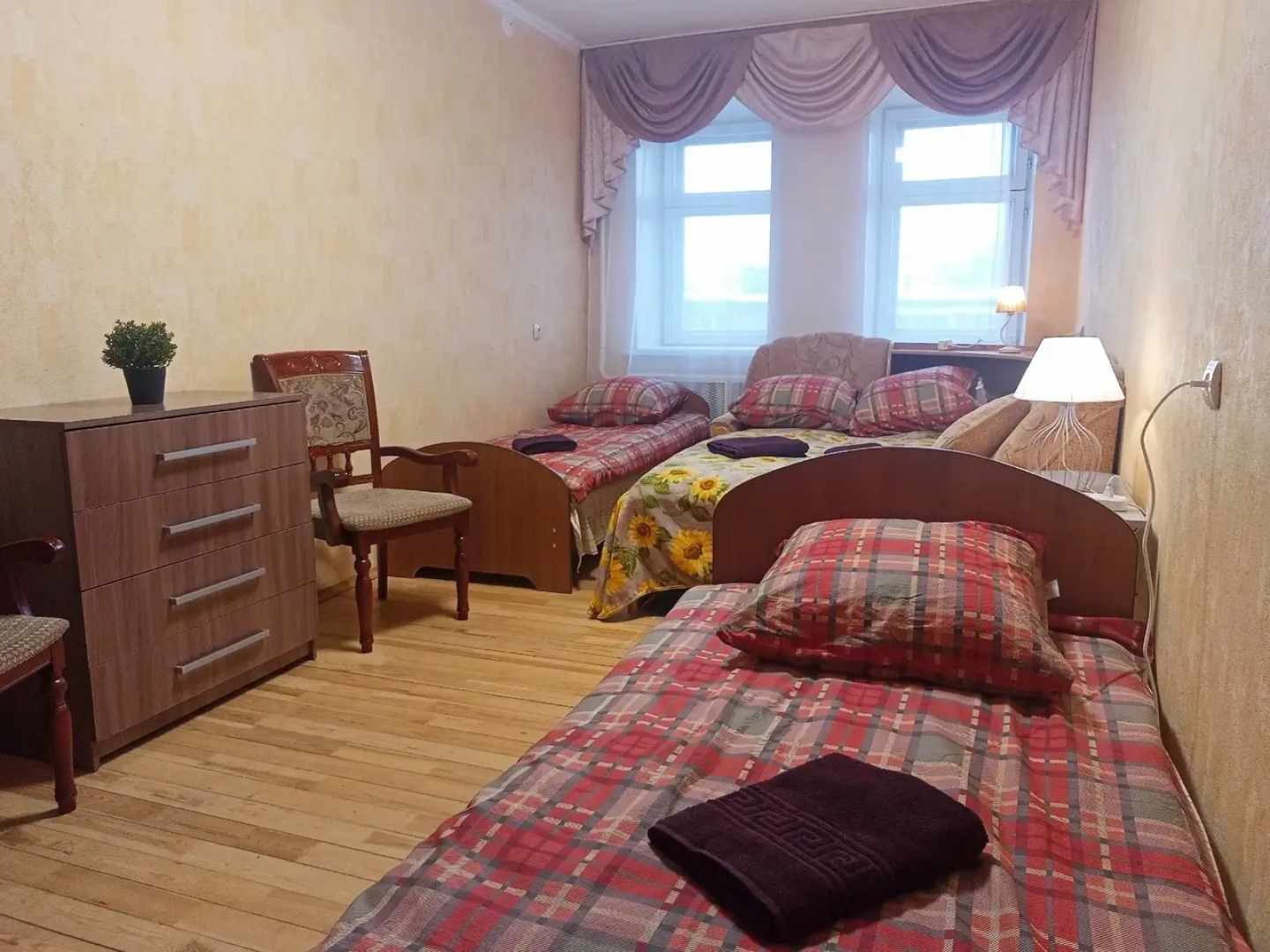 Квартира Уютная Двухкомнатная с Симпатичным Декор Камином