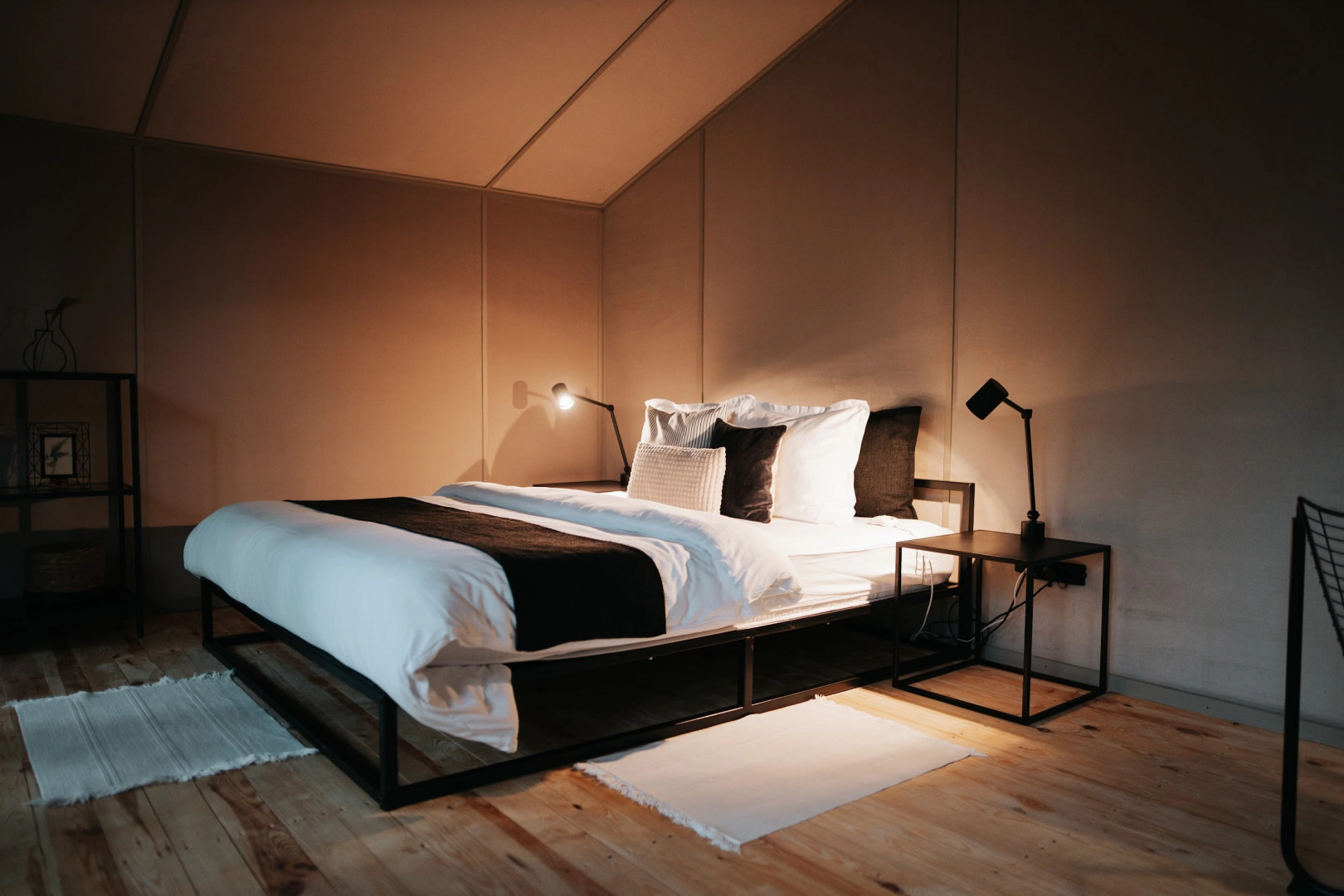 Поляна Глэмпинг, 1-я линия моря (12+)