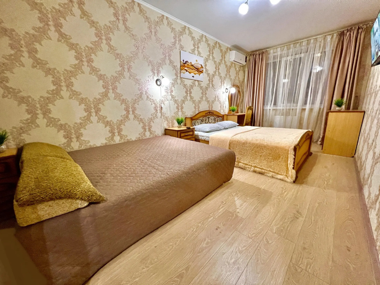 Апартаменты двухкомнатные в Центре Города на 5 этаже (рядом с набережной р. Волга) у ул. Арцыбушевская, 204