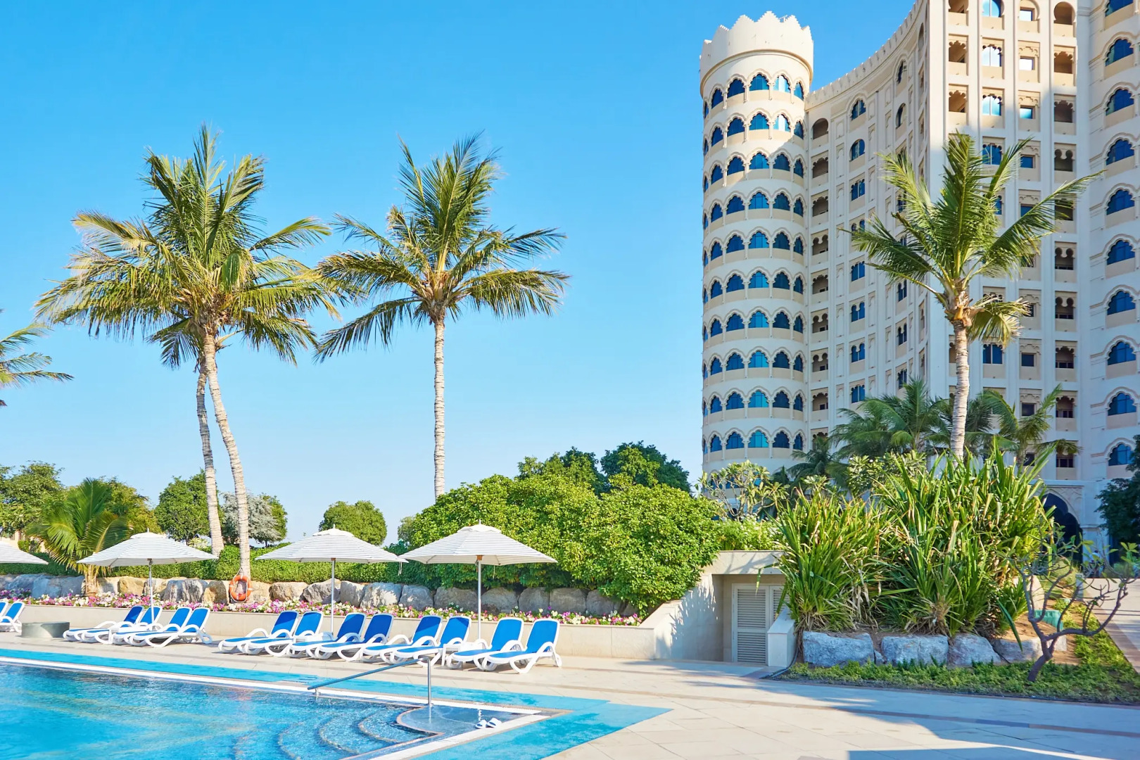 Апарт-отель Al Hamra Palace At Golf&Sea