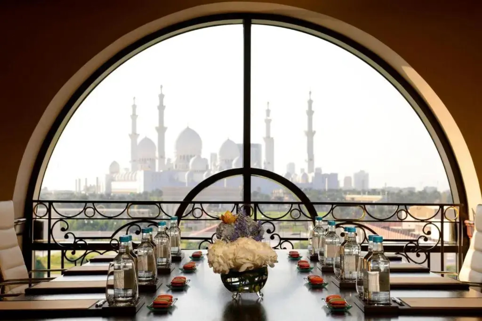 Отель The Ritz-Carlton Abu Dhabi, Grand Canal