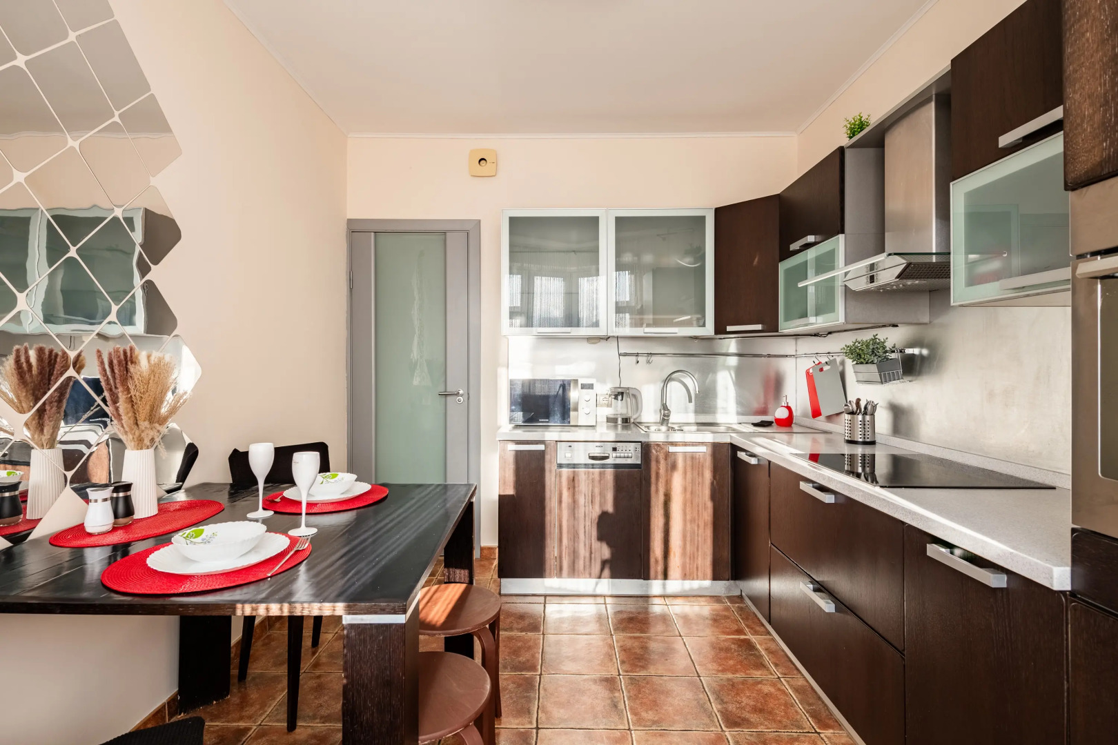 Квартира Двухкомнатная Natali apart у метро Академика Янгеля