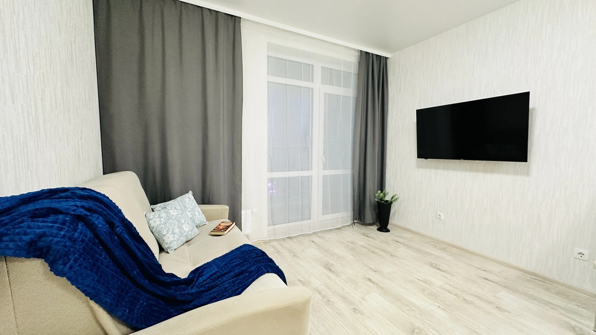 Квартира Уютная Евро-двухкомнатная на 23 этаже