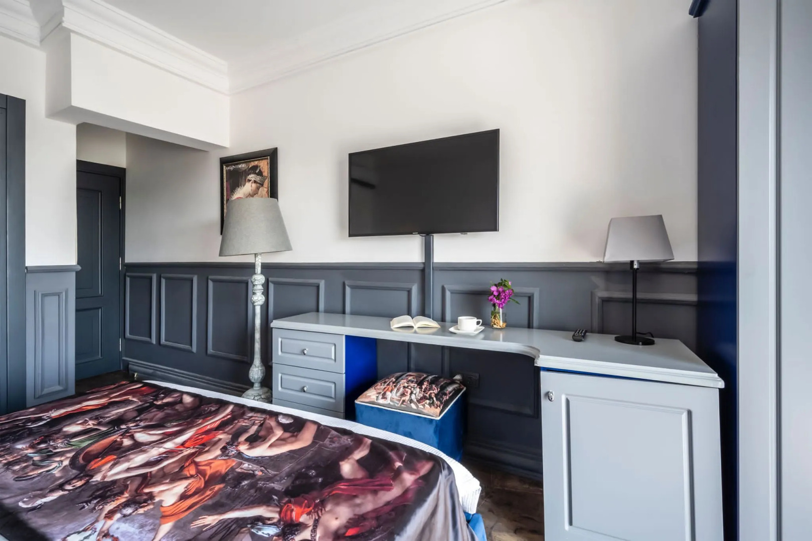 Отель Art & Interiors