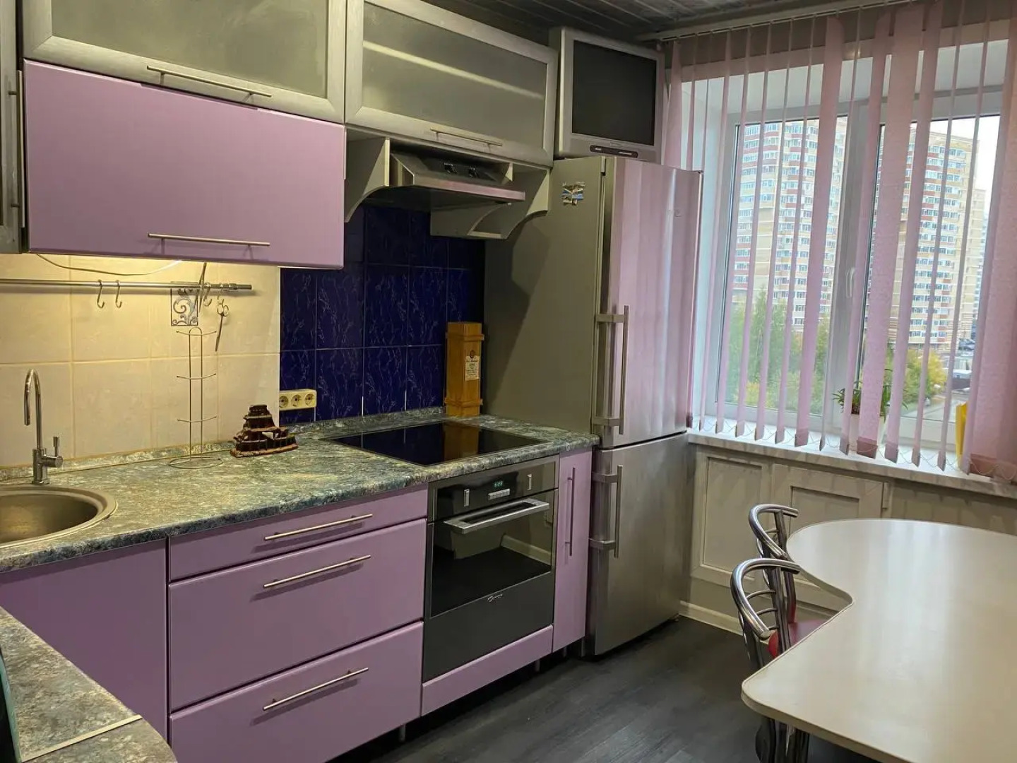 Квартира Стильная трехкомнатная рядом с центром