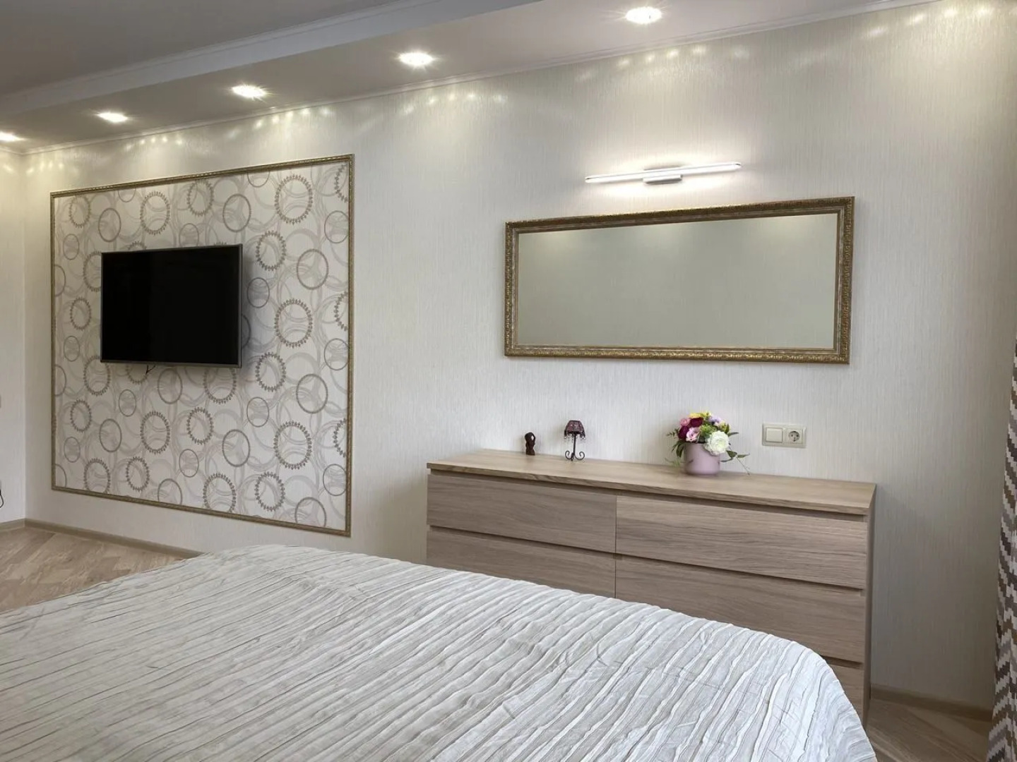 Квартира у Тихвинского монастыря