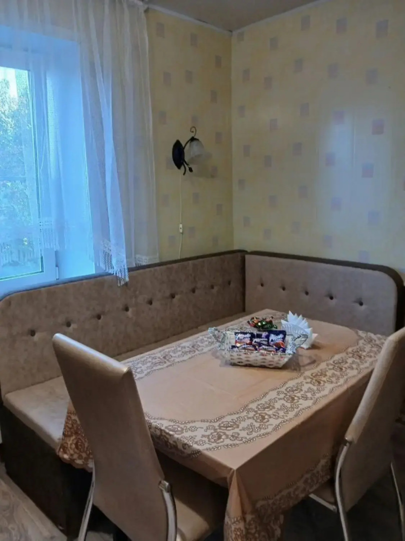 Частный Дом в Центpе Дeревни Взвад