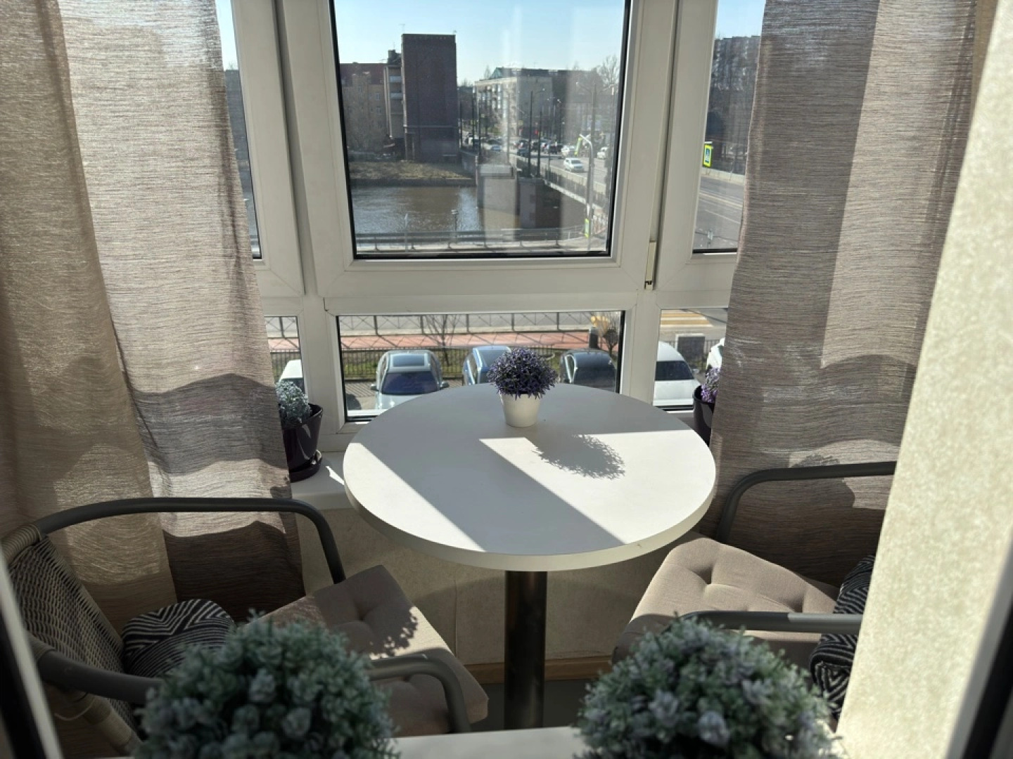 Квартира класса комфорт плюс с видом на реку в центре Рыбной деревни, остров Канта