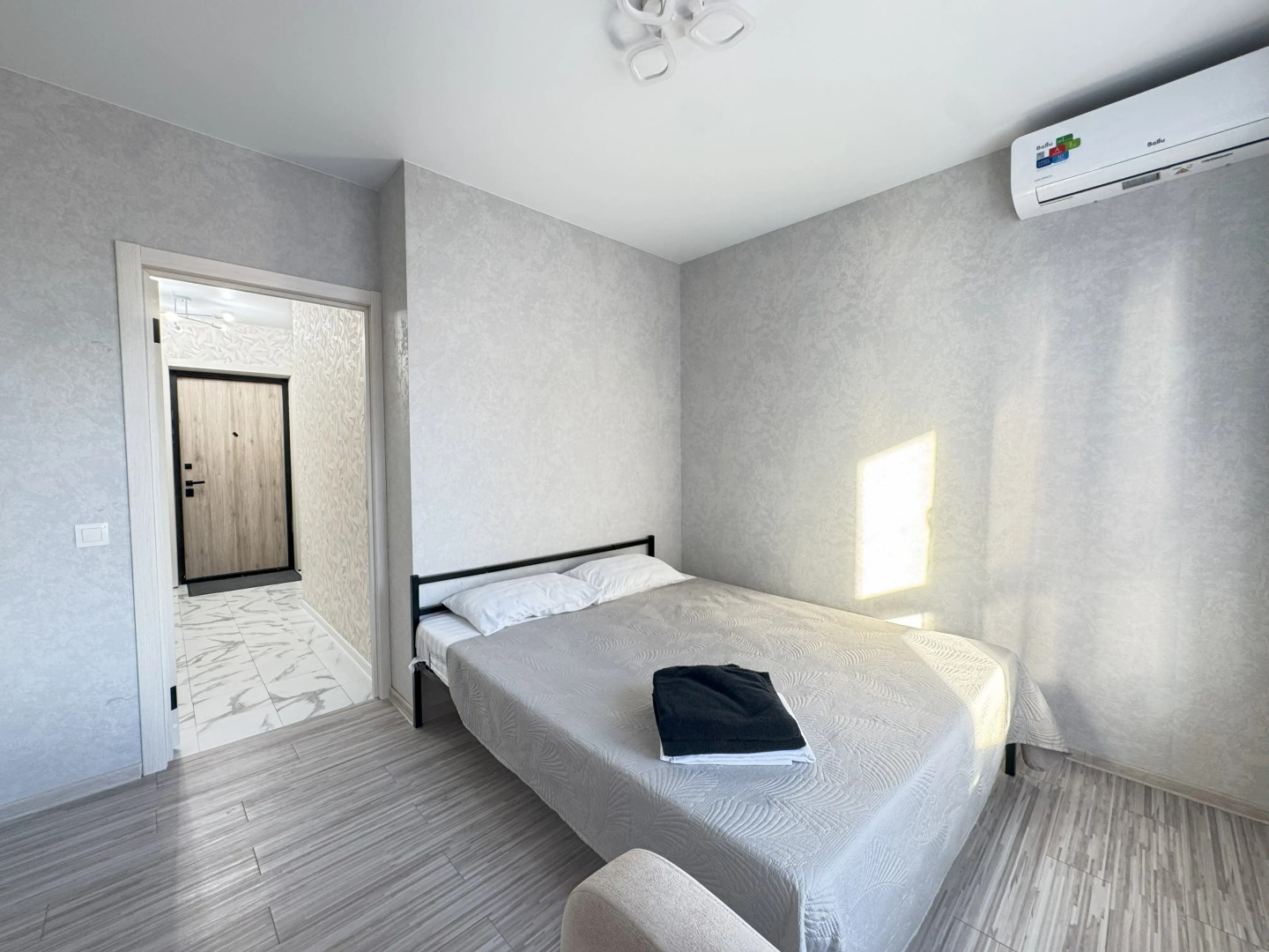 Квартира Пятиместная Красивая в Новом Районе Дивный Квартал у Озера