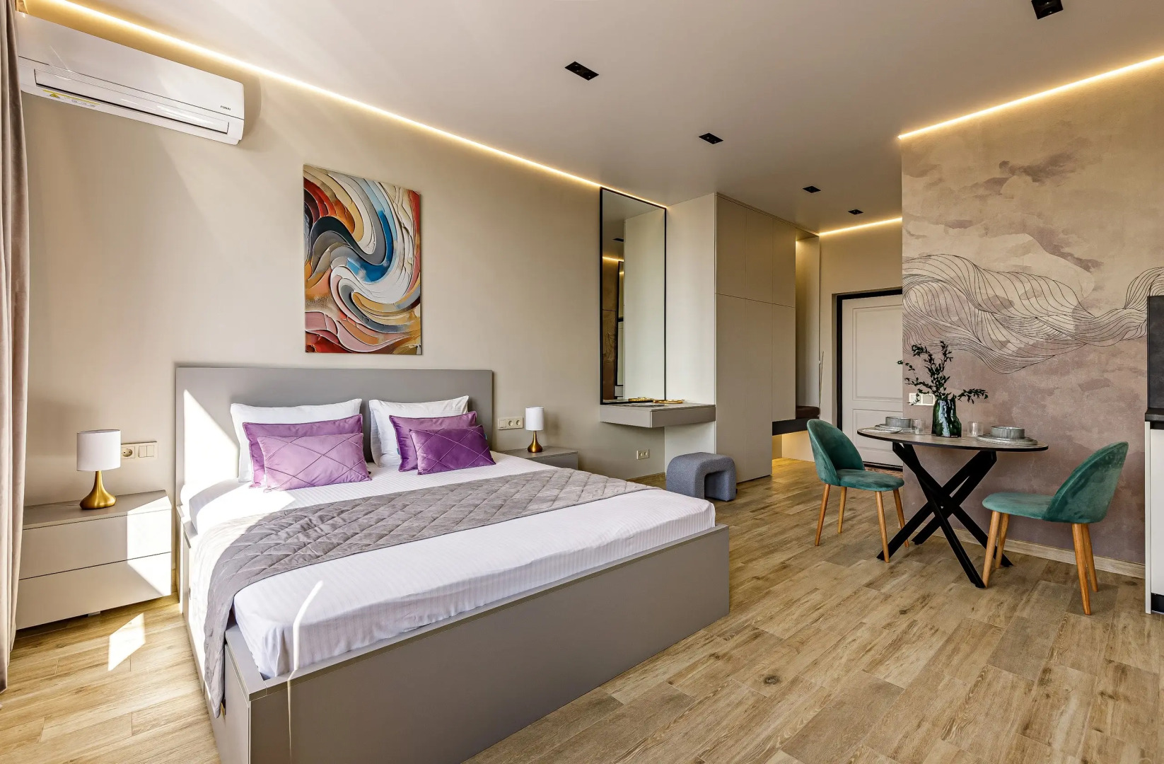 Апартаменты VIP студия с роскошной ванной у панорамного окна