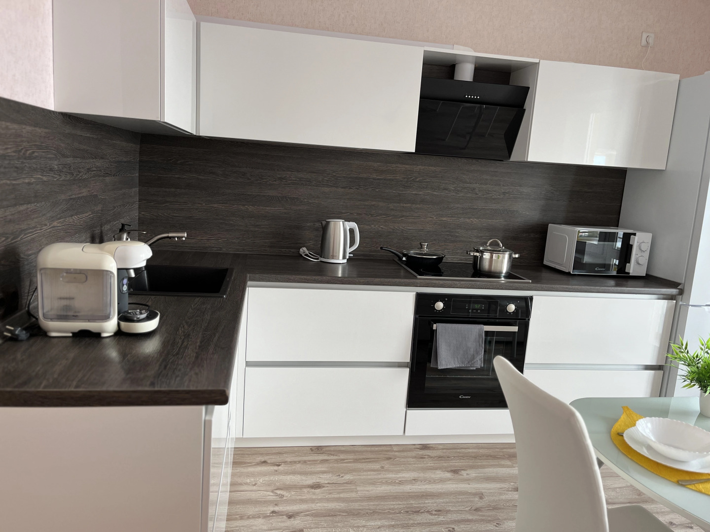 Квартира комфорт-класса возле ТРК Фиеста, начало паркового