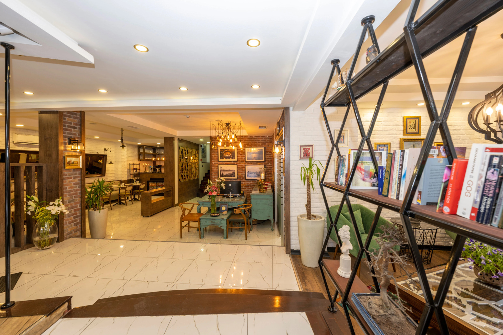 Отель The Marions Suite