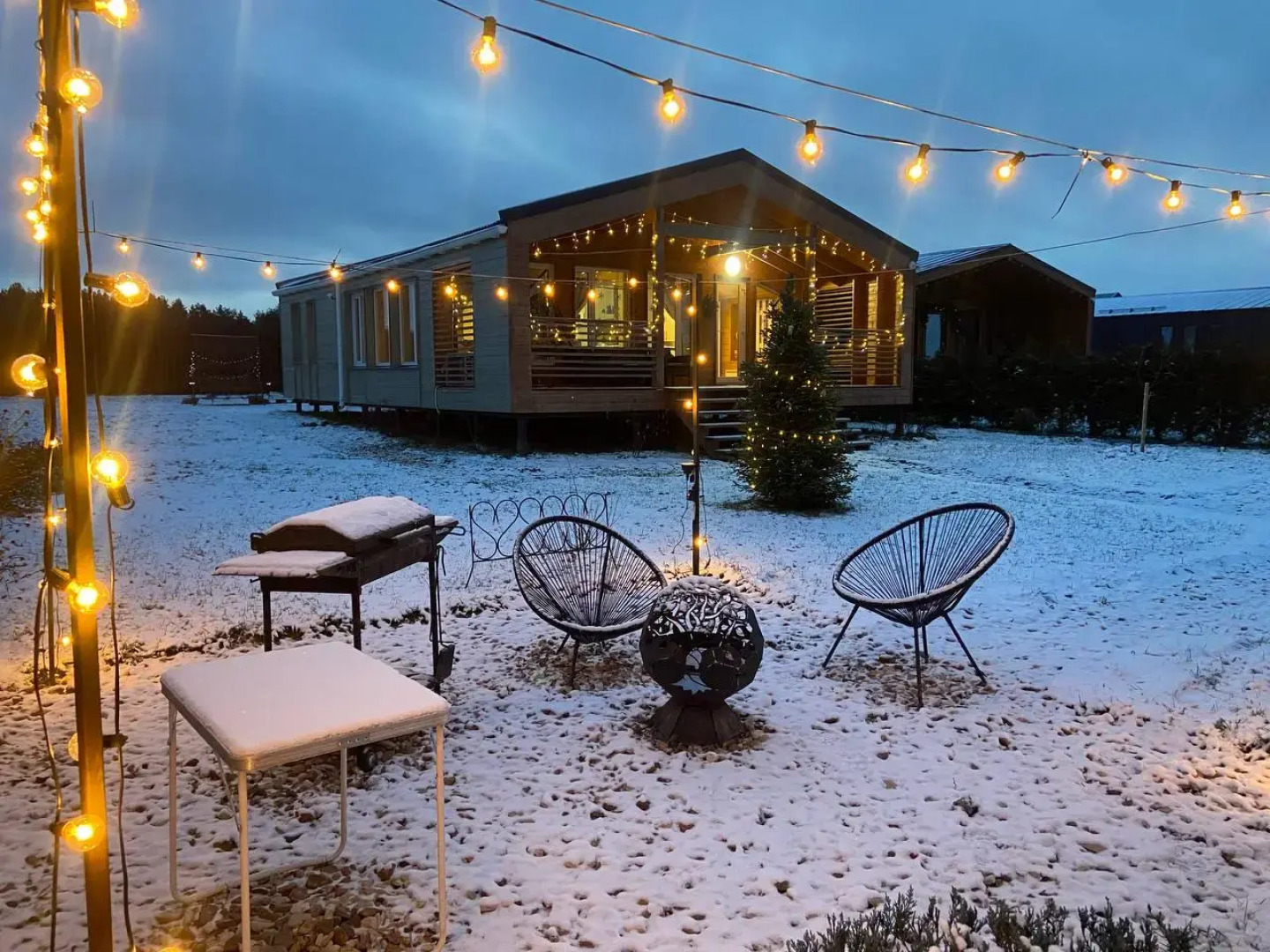 Частный дом комфортный со столом для пинг-понга и батутом