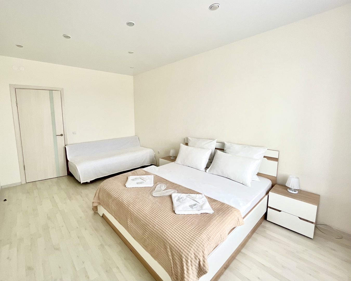 Апартаменты Светлые на Фомушина с Видом на Парк