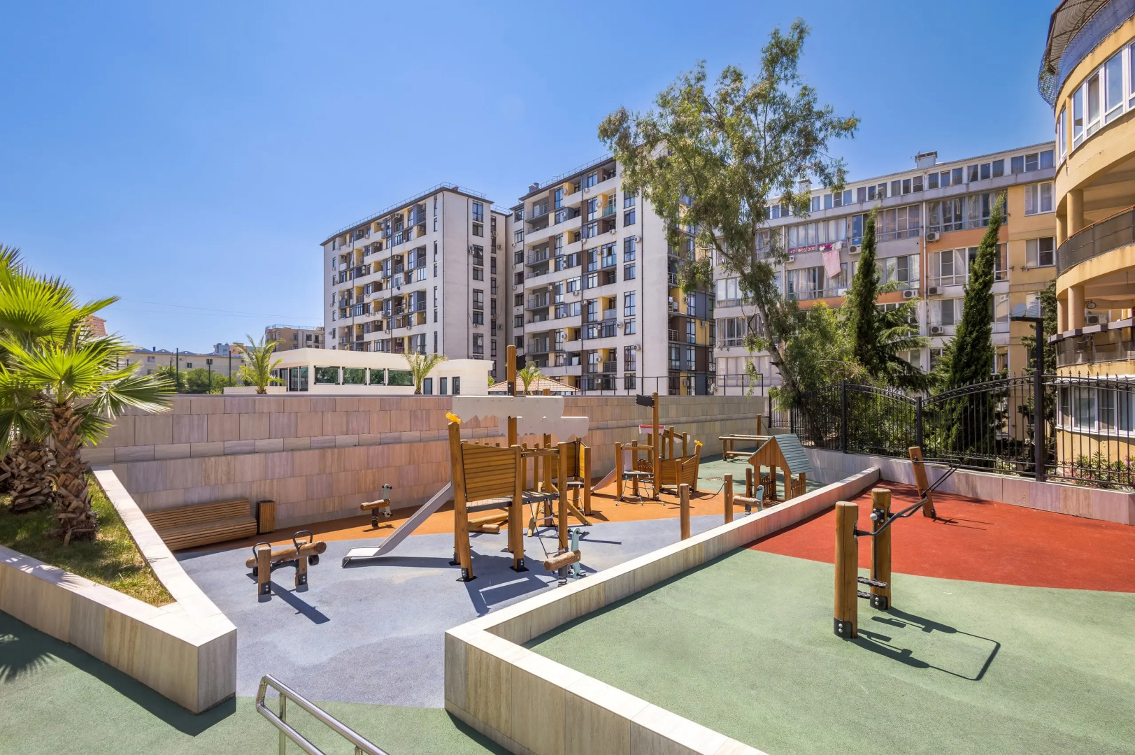 Квартира с бассейном на территории МореСолнцеАпарт