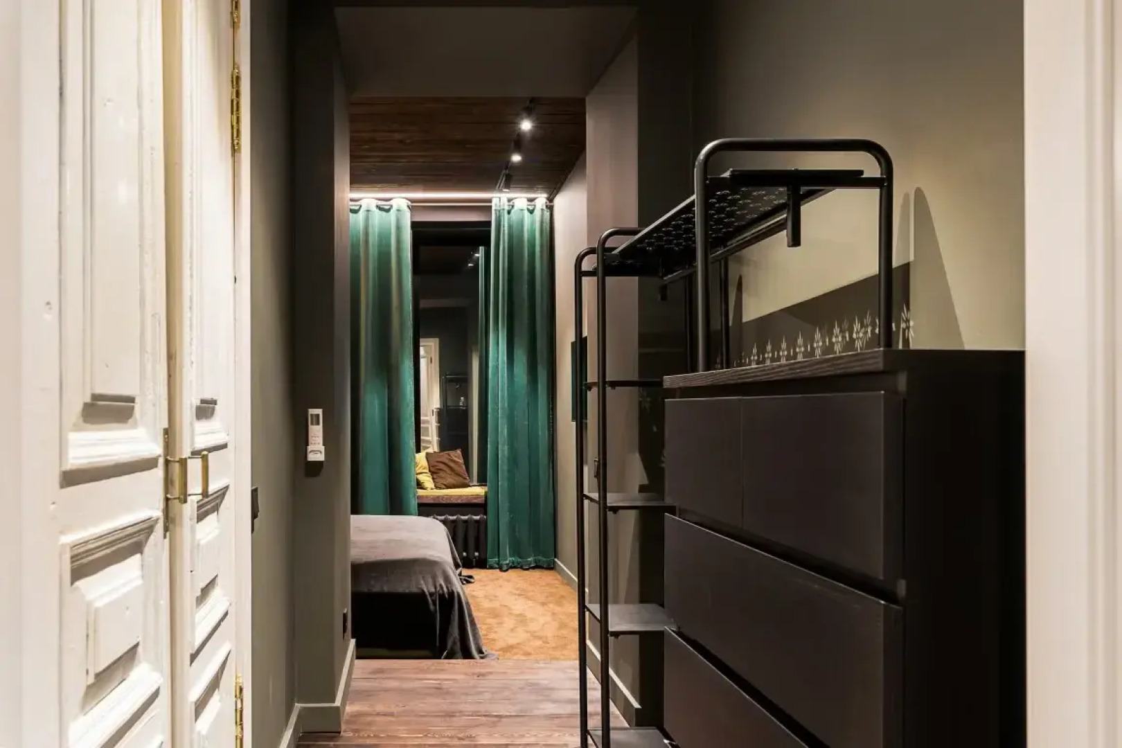 Апартаменты Room в Nikolaev Building