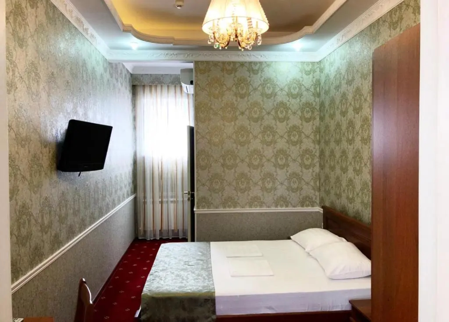 Отель Caesar Royal Palace