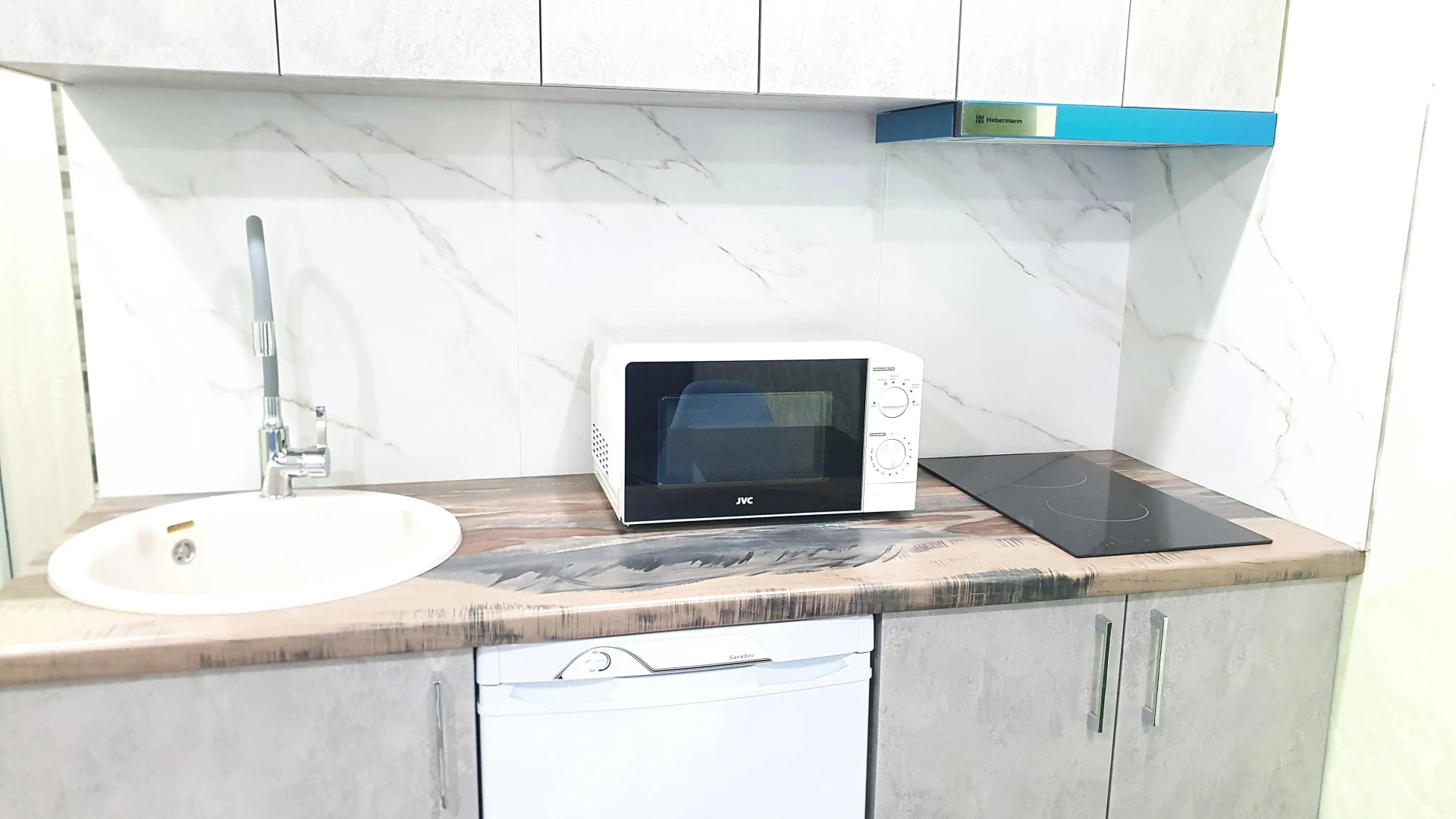 Квартира-студия новая в самом центре города с дизайнерским ремонтом