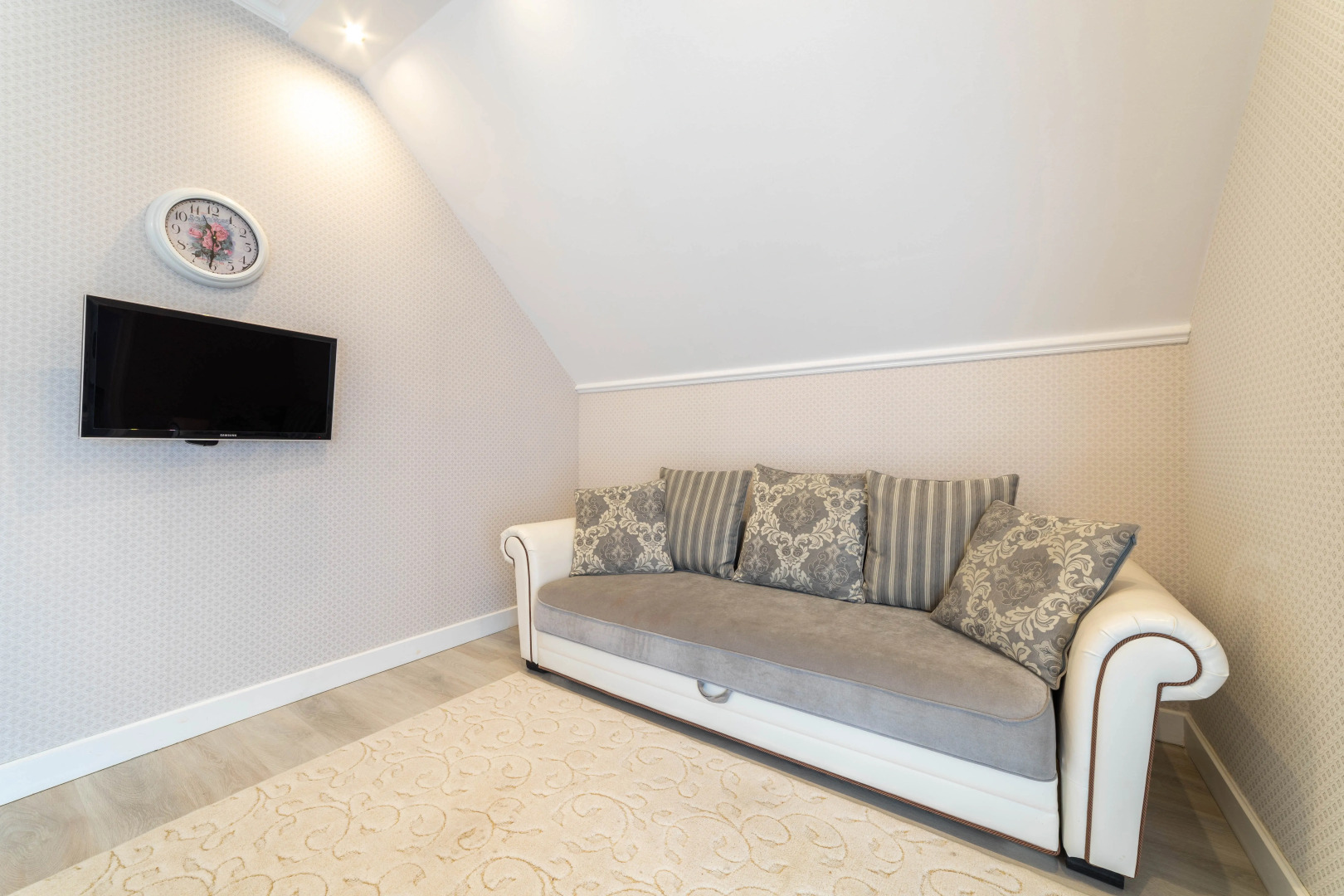 Квартира уникальная с двумя спальнями в 2х минутах от тц Мандарин