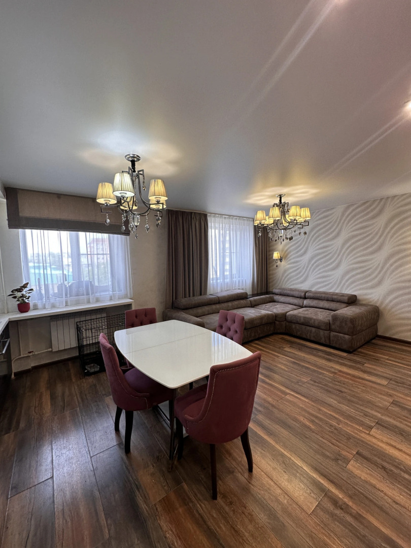 Квартира Трехкомнатная у Набережной Грина