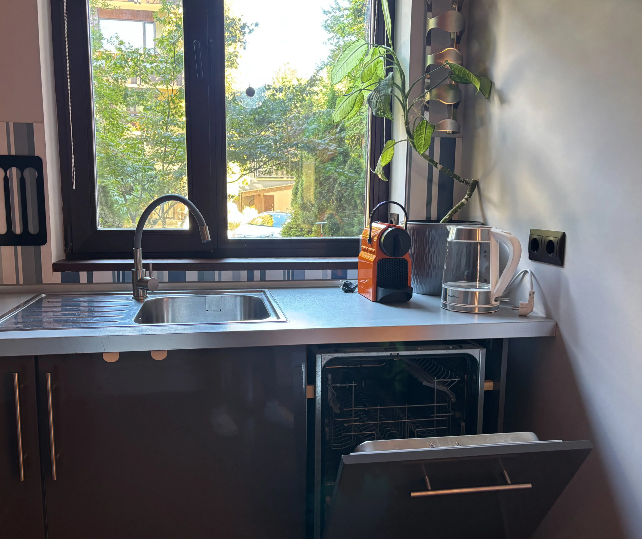 Квартира С отдельной спальней и балконом в центре Поляны