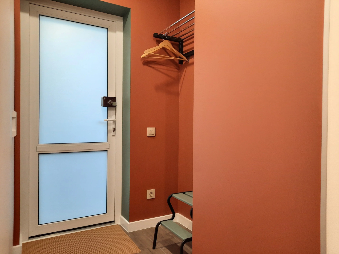 Частный дом у леса