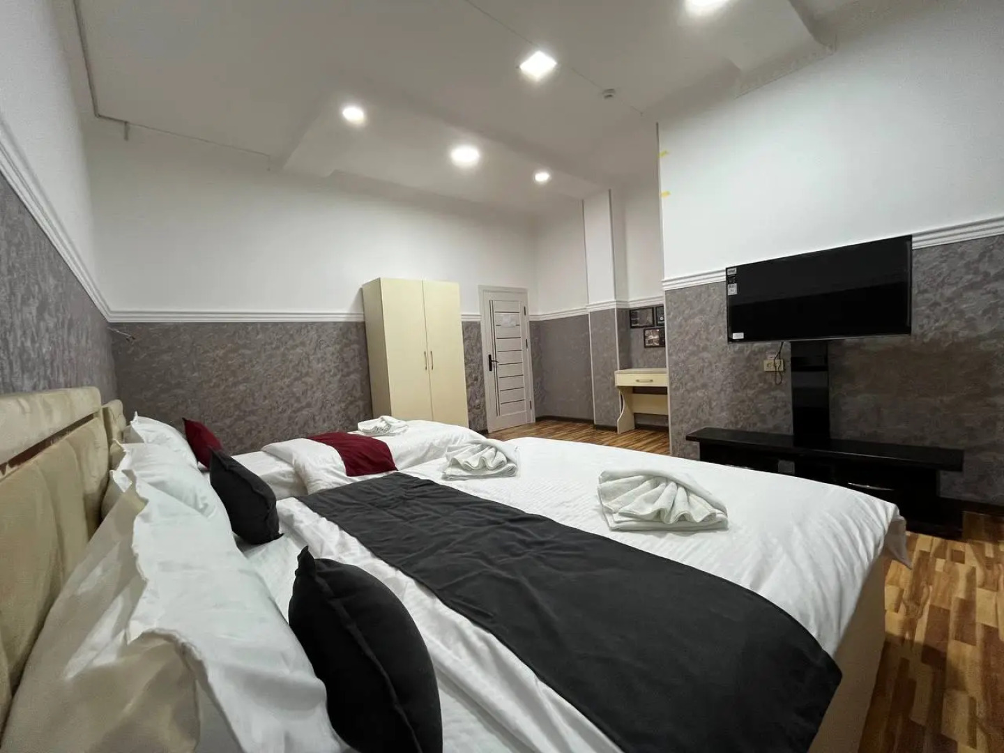 Отель HOME ALONE