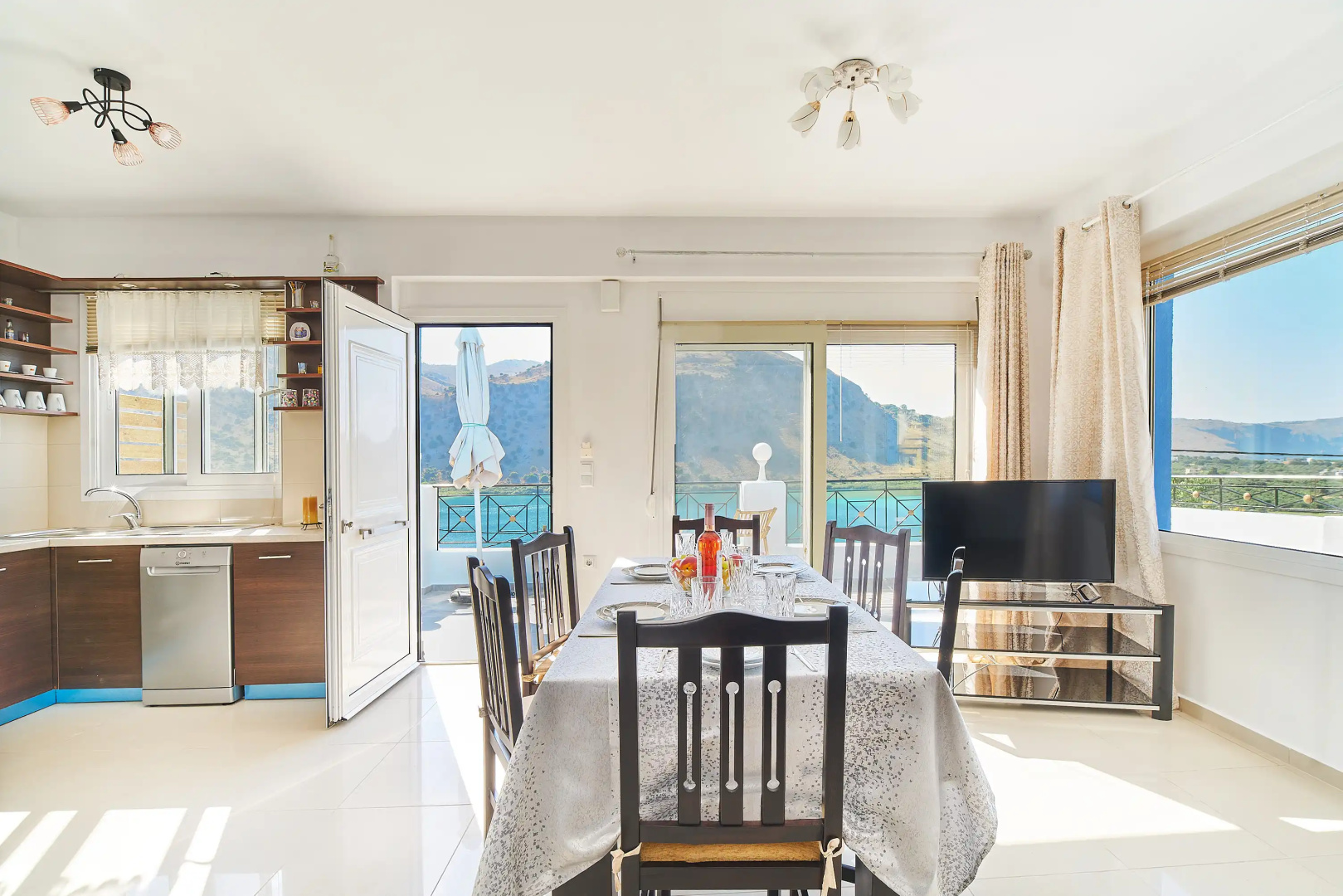 Отель Lake View Suites