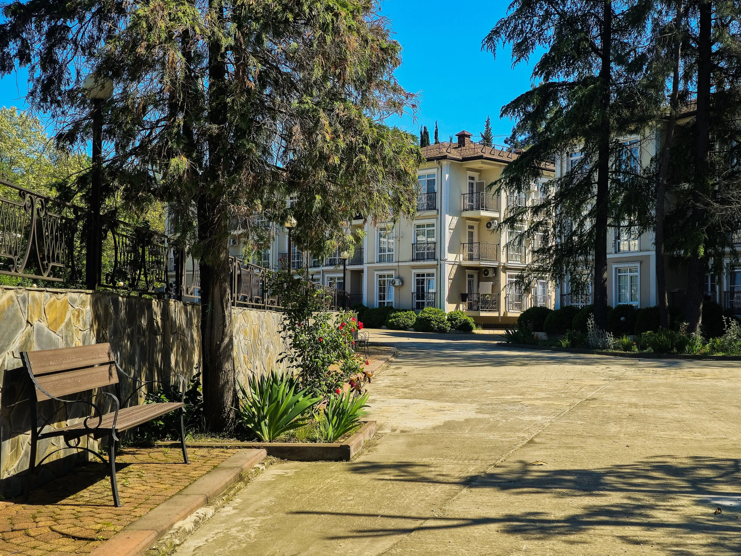 Квартира Студия на тихой улице с красивым фонтаном во дворе