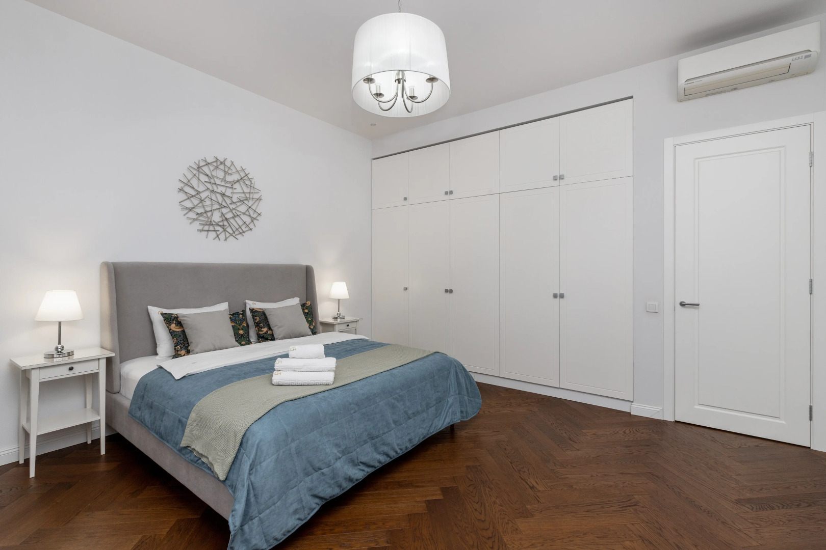 Апартаменты 4-комнатные HomeApart К.Маркса, 30