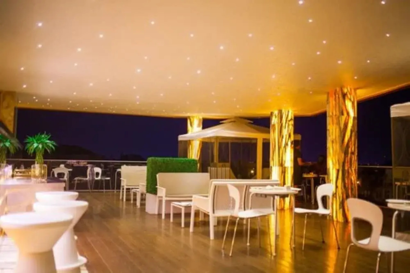 Отель Bel Air Crest Hotel & Suites