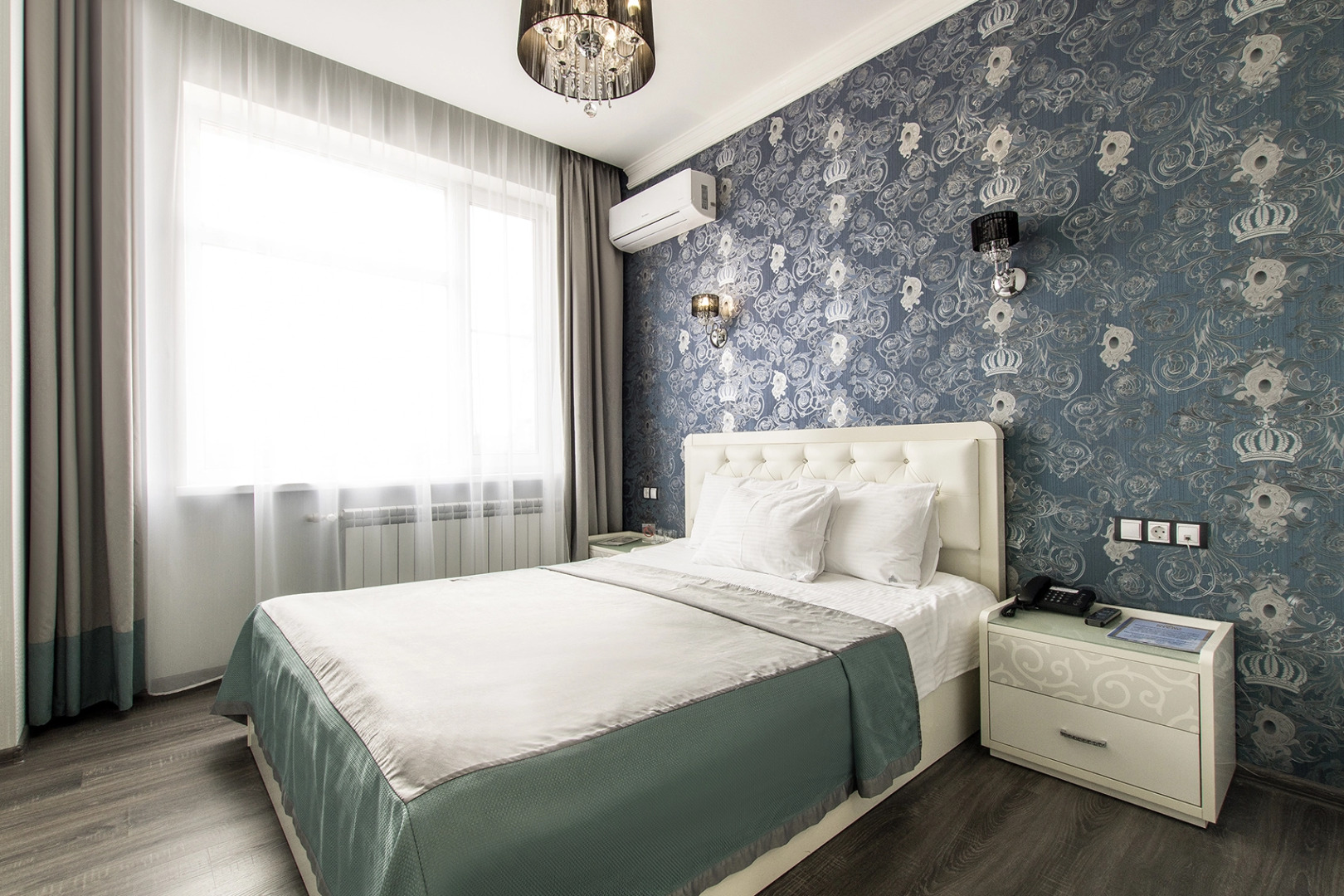 Отель Корона