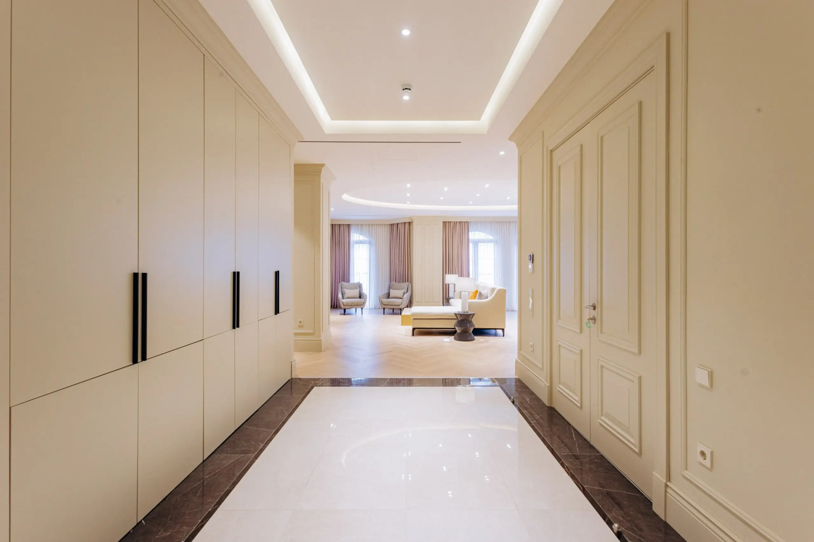 Апарт-отель Four Seasons