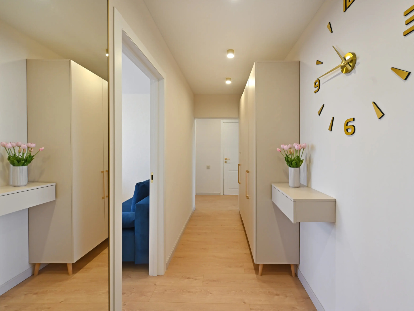 КвартираKenig Holidays 3-к в центре Рыбной деревни у Кафедрального собора