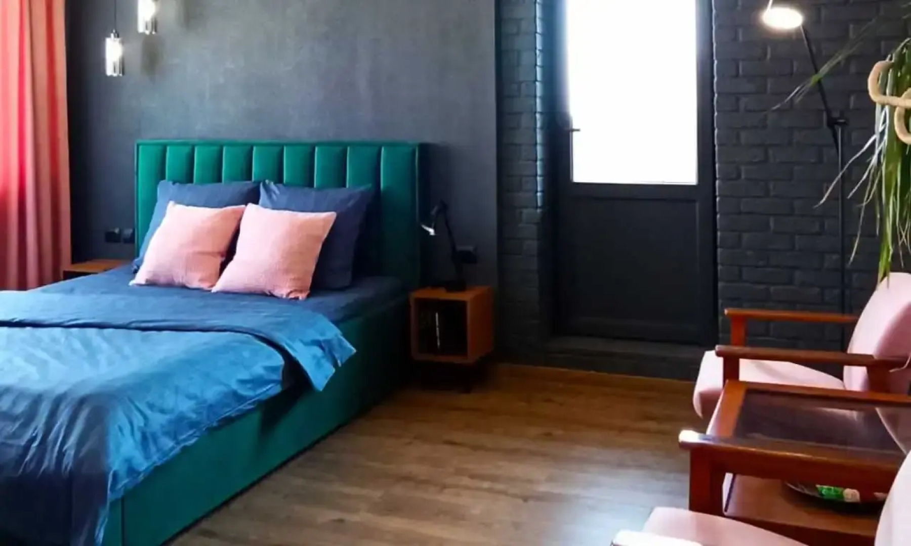 Апартаменты Две Подушки на проспекте Станке Димитрова 65, 13 этаж, Изумрудная