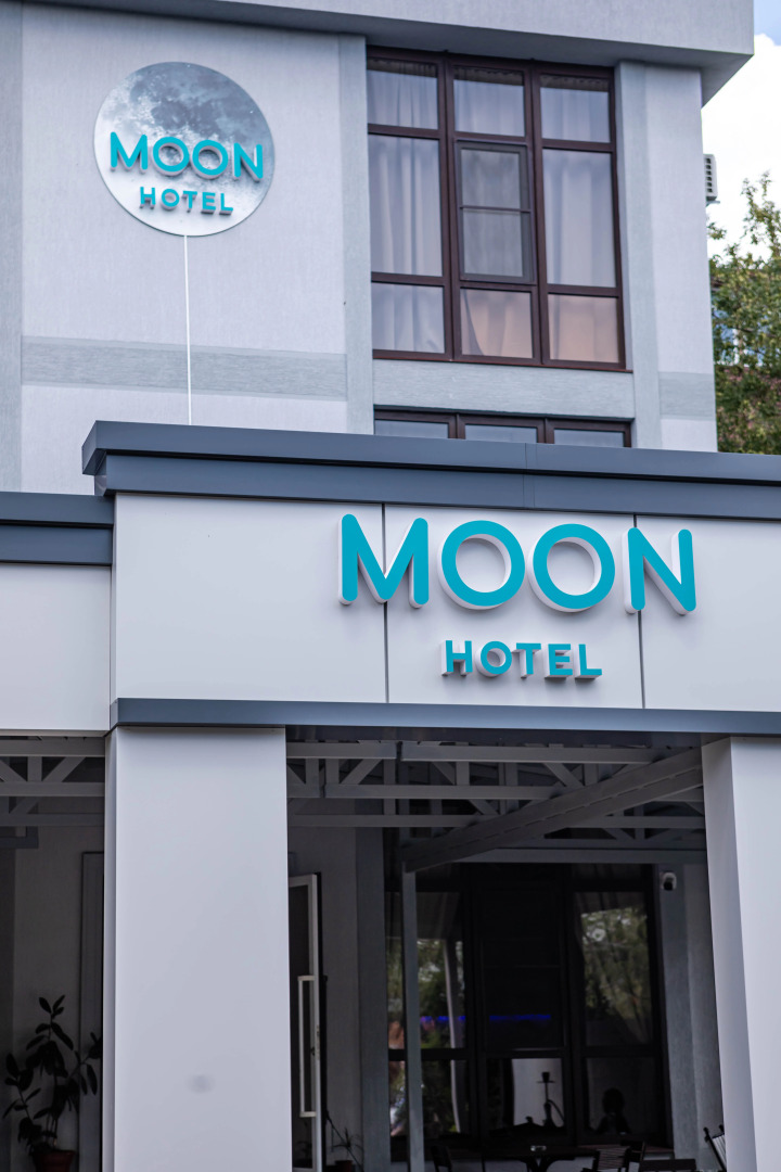 Отель Moon Hotel