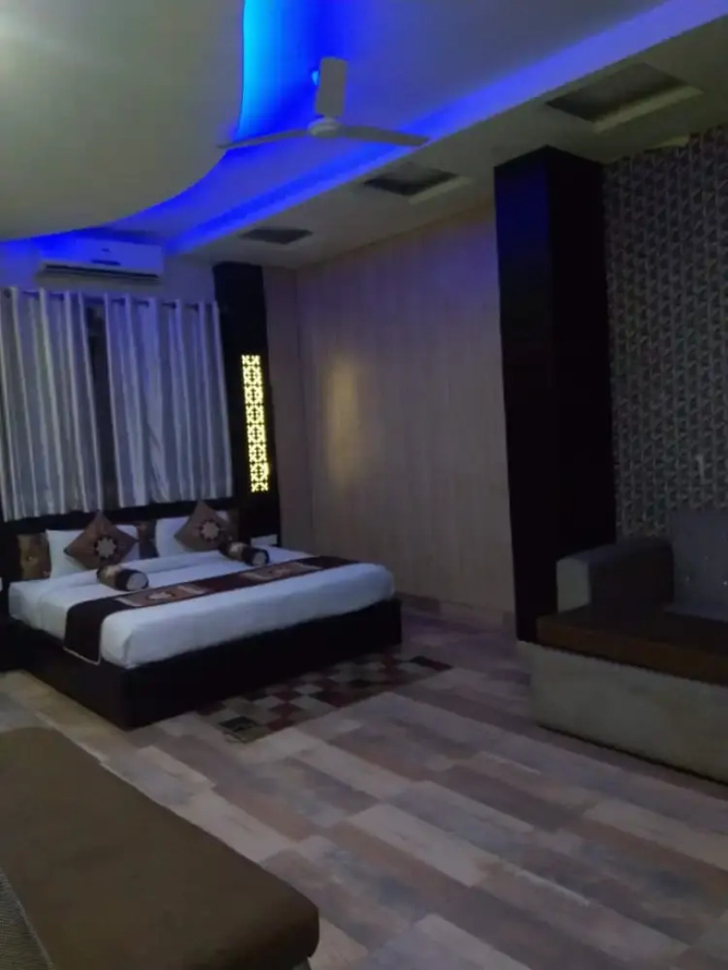 Отель Vibhav Grand